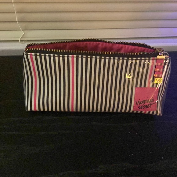 Victoria’s Secret make up bag NWOT. - Picture 1 of 11